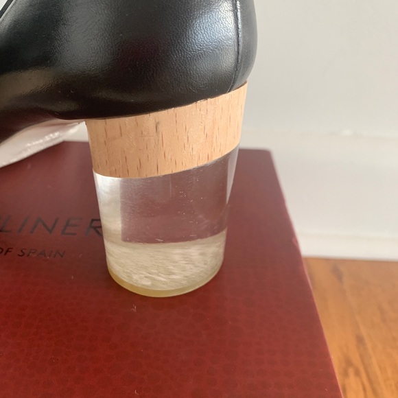 Donald Pliner Asia pointy toe pump with clear heel, black nappa leather, size 38 - Picture 9 of 11